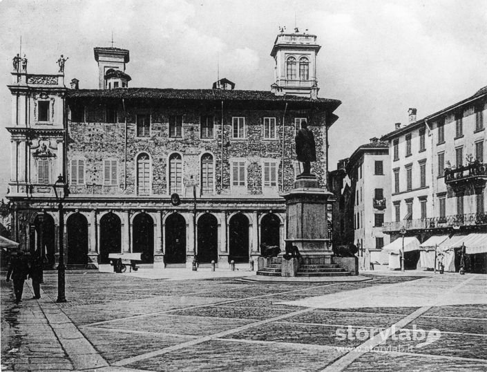 Garibaldi osserva il Palazzo dello Scamozzi