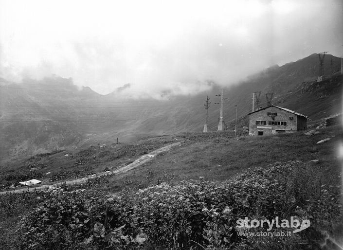 Cantoniera di S. Marco – montagne sullo sfondo