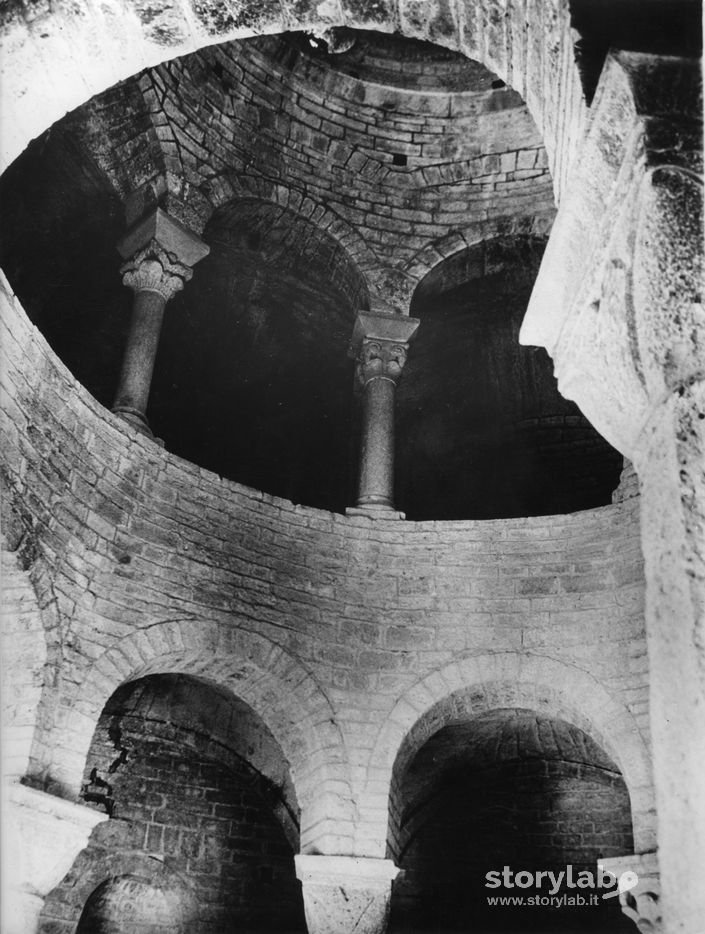 Particolare della Rotonda di San Tomè di Almenno San Bartolomeo