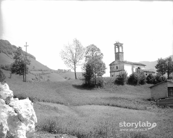 Chiesetta in montagna