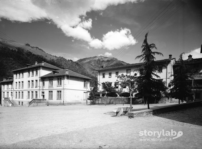 Municipio e scuole ad Ardesio