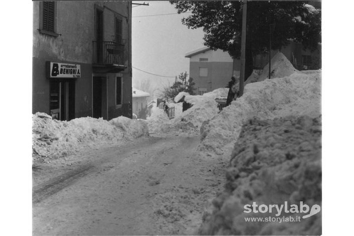 Nevicata Sotto La Chiesa