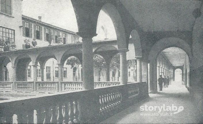Cortili E Porticati Del Collegio Vescovile S.Alessandro