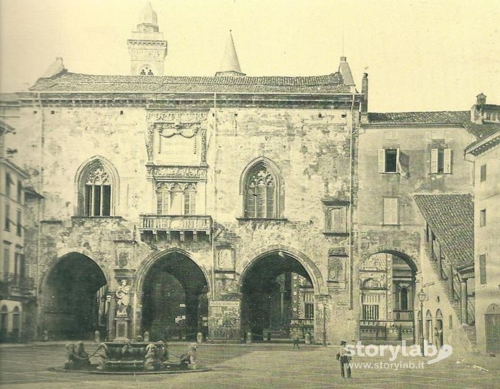 Piazza Vecchia Prima Del 1885