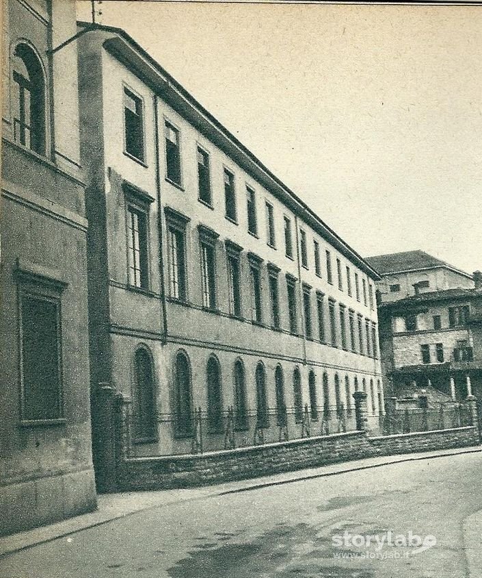 Scuole Amedeo Cominetti In  Via Borfuro