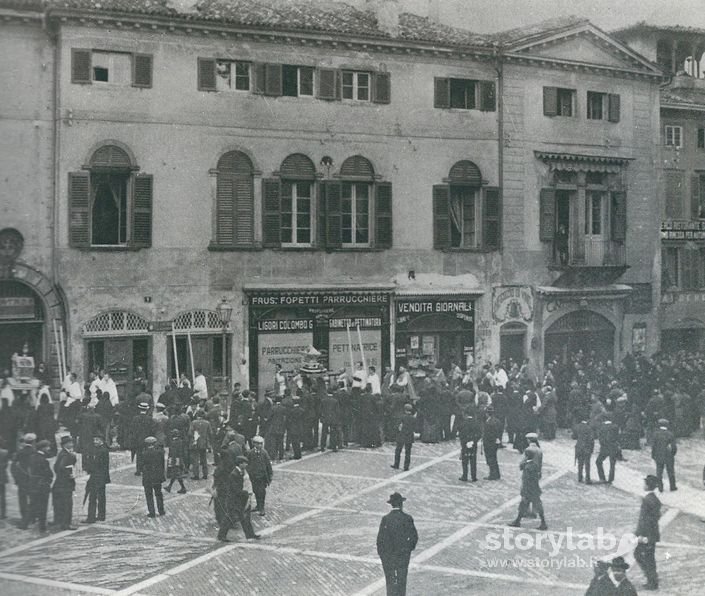 Processione Con Reliquie In Piazza Vecchia Fine Anni 20