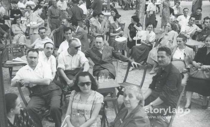 Tavolini all'aperto, anni '50