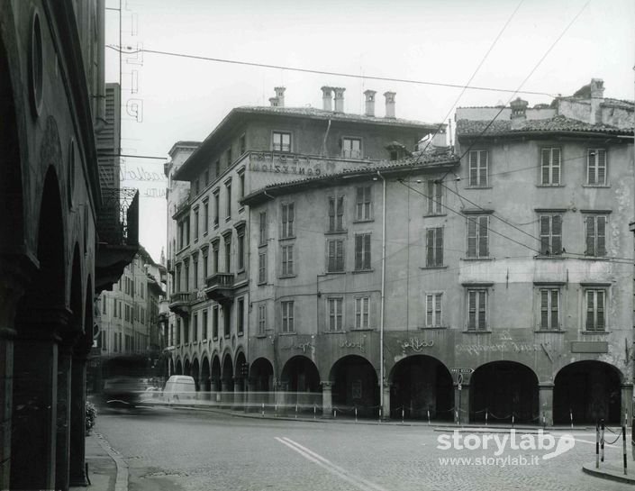 Vista Sui Portici