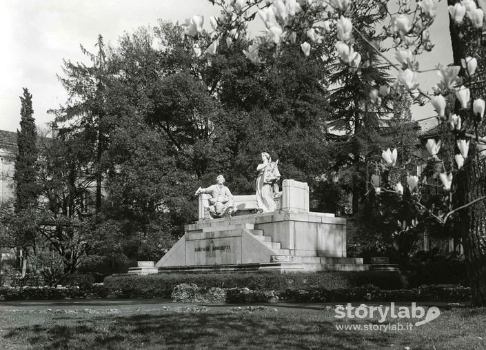 Monumento A Gaetano Donizetti
