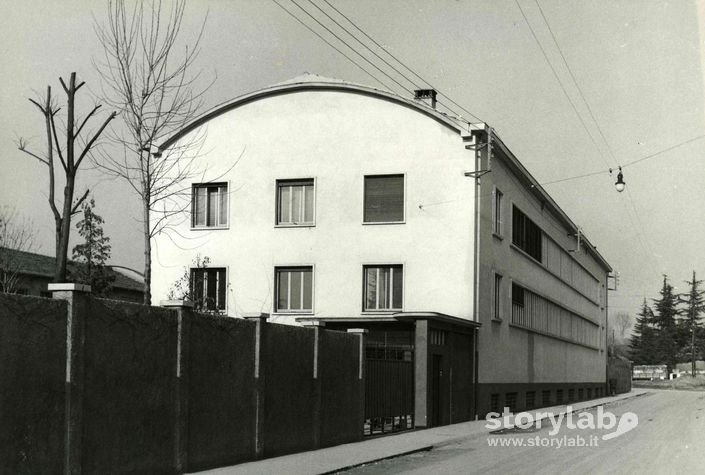 Fabbrica In Via Carnovali