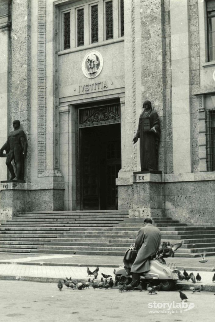 Ingresso Uffici Giudiziari Tribunale Penale