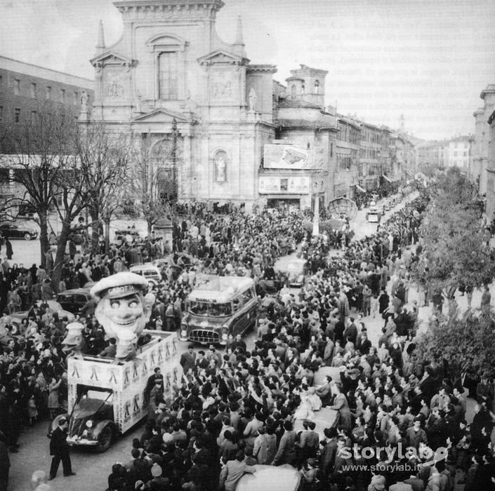 Bergamo - Sfilata dei Carri Di Mezza Quaresima Anni 50