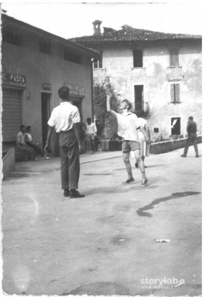 Giovani di Cornalba in piazza