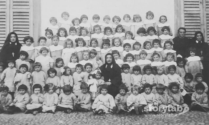 Bambini Dell'Asilo Arioli Dolci 